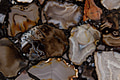 Beistelltisch AGATE Platte mit Achat Steinen von DUTCH BONE