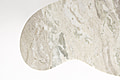 Couchtisch PELI aus Mangoholz mit Marmortischplatte