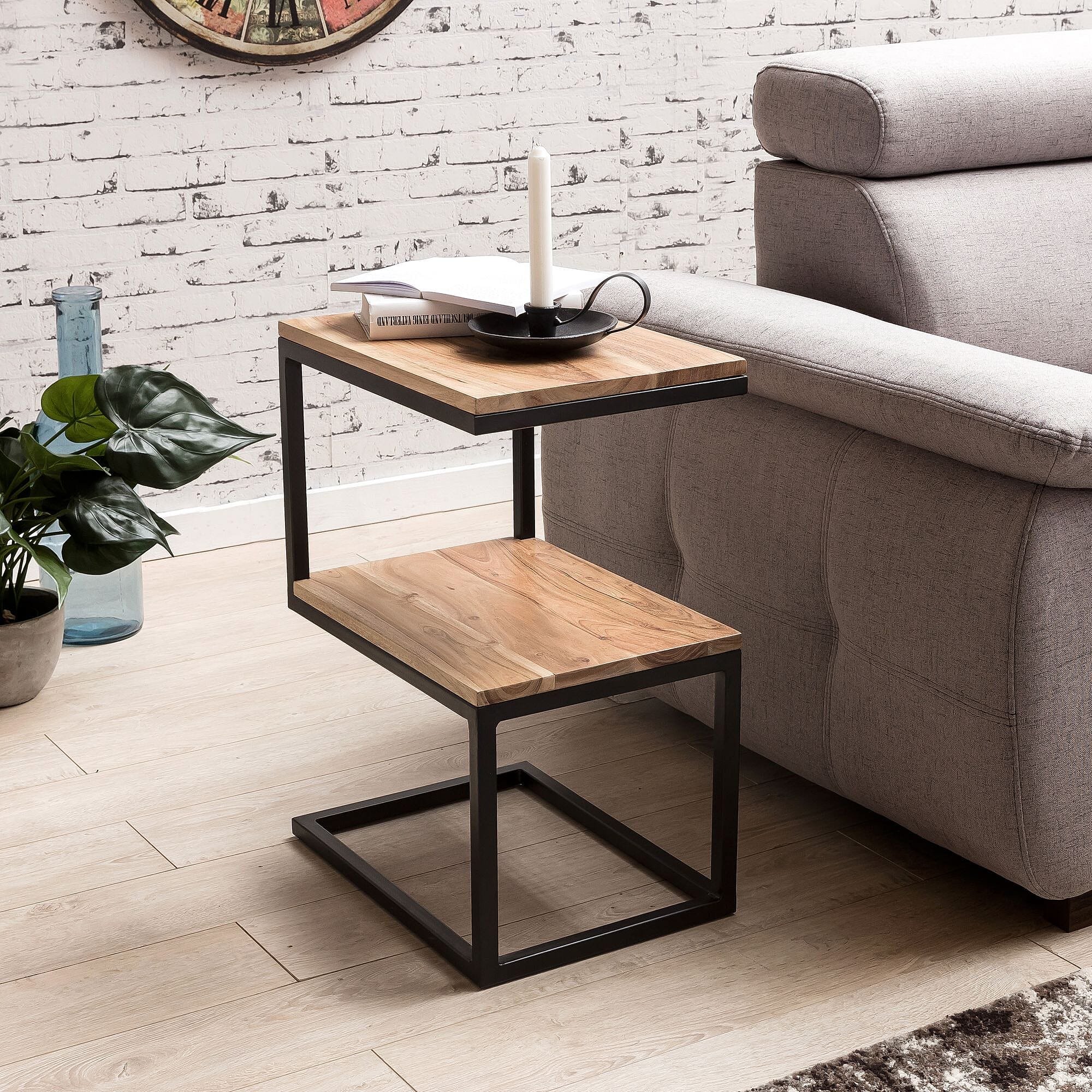 beistelltisch akola s-form massiv-holz akazie / metall 45 x 60 x 30 cm